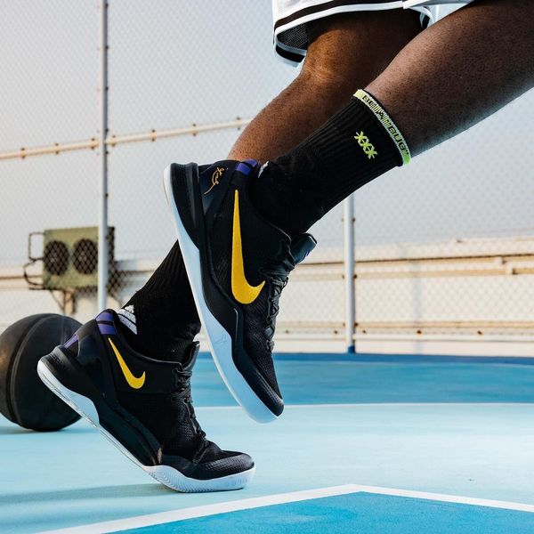 Kobe 12 black and gold store